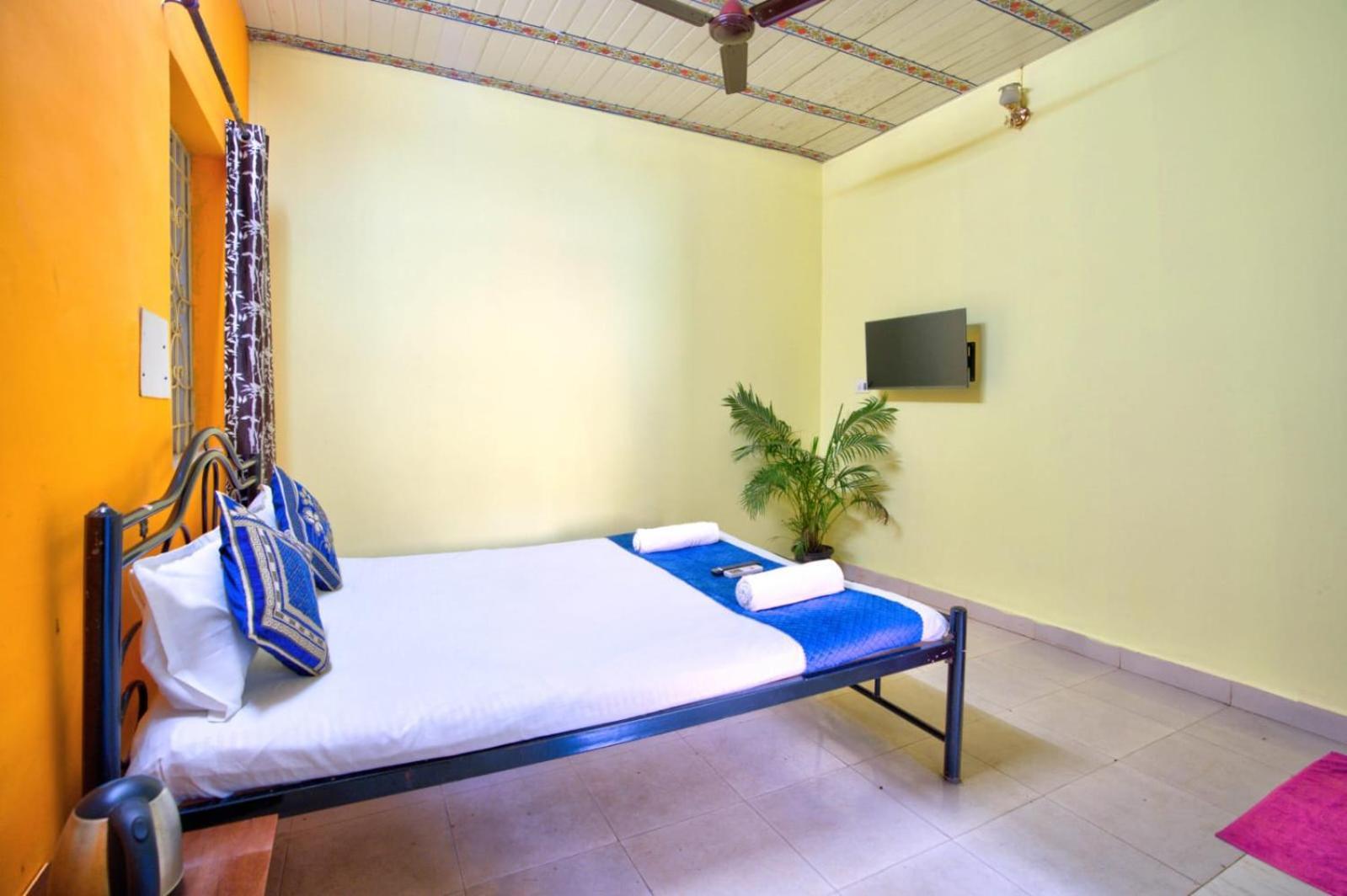 Hotel Savita Calangute Kültér fotó
