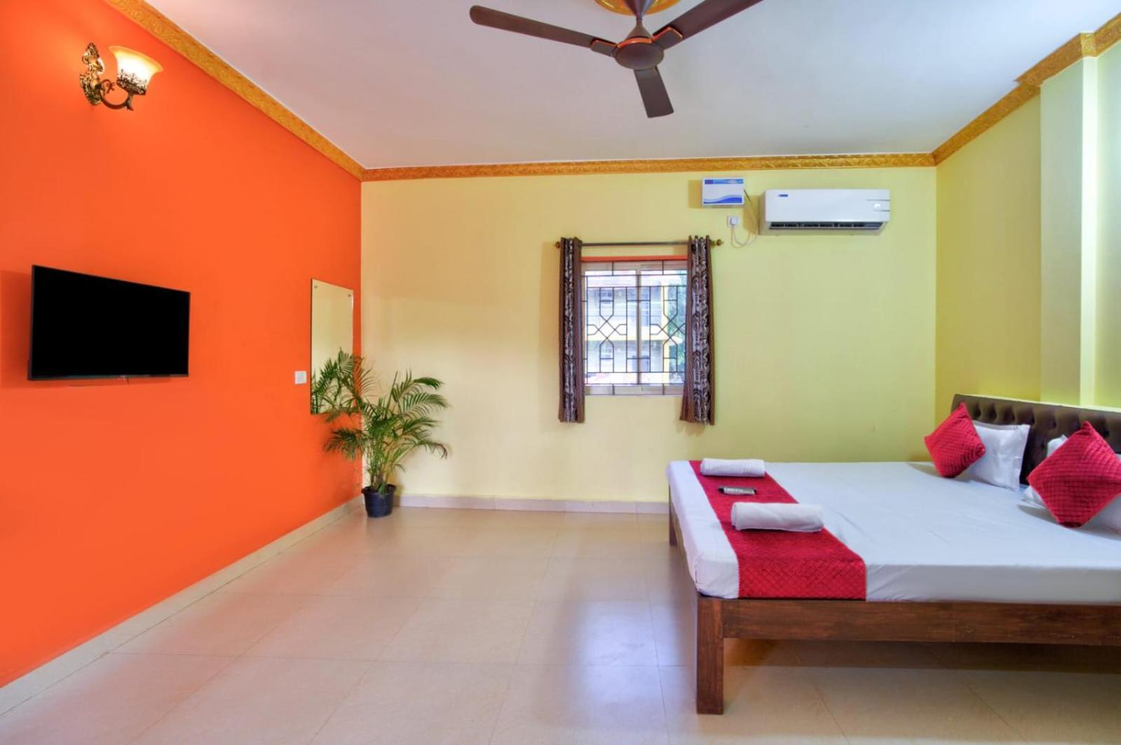 Hotel Savita Calangute Kültér fotó
