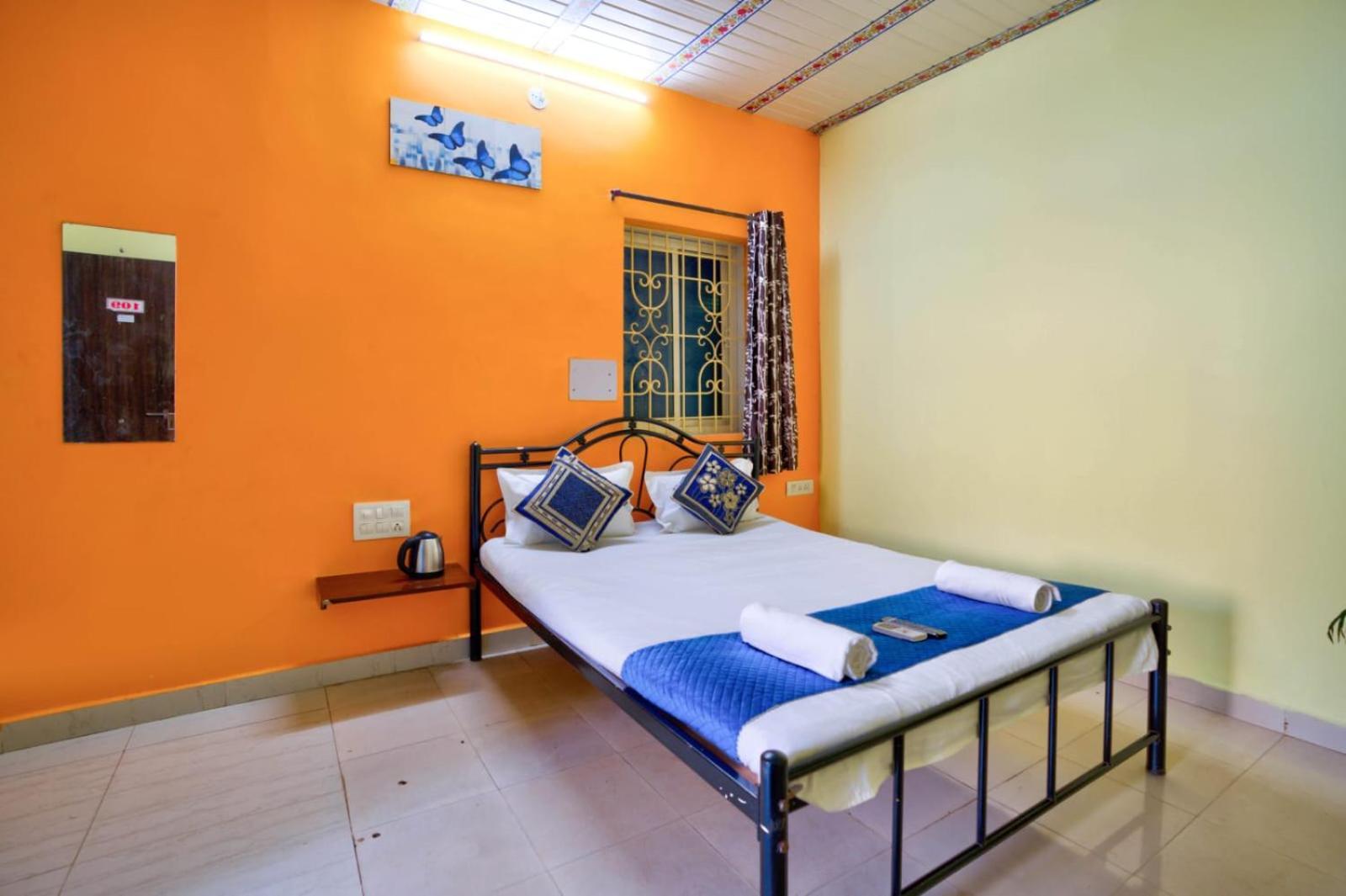 Hotel Savita Calangute Kültér fotó